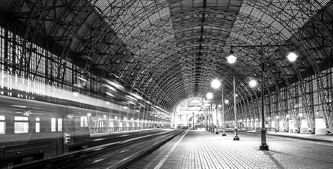 商業ビル／駅／住宅 等